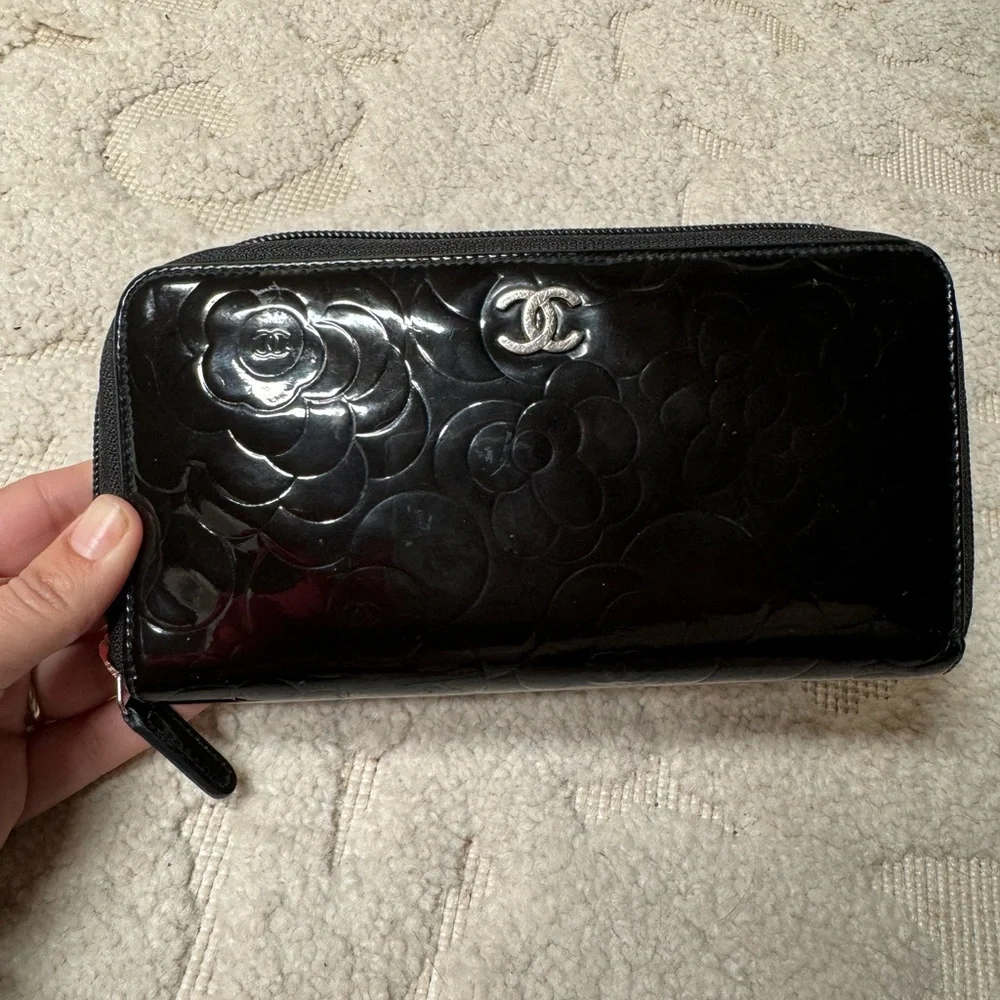 Authentic  Chanel Camelia patent leather zip around‎ wallet long